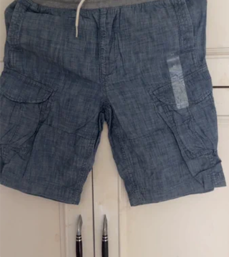 GAP牛仔短裤XL码。薄牛仔,全新无标,儿...