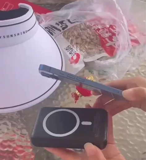 【低价包邮全新20000毫安苹果磁吸充电宝...