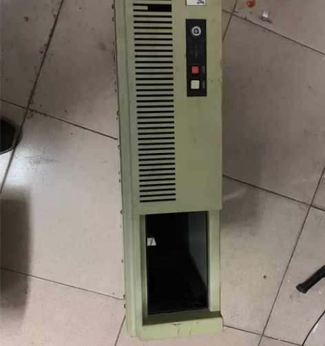 古董电脑机箱，很重，邮费自理 感兴趣的话点...