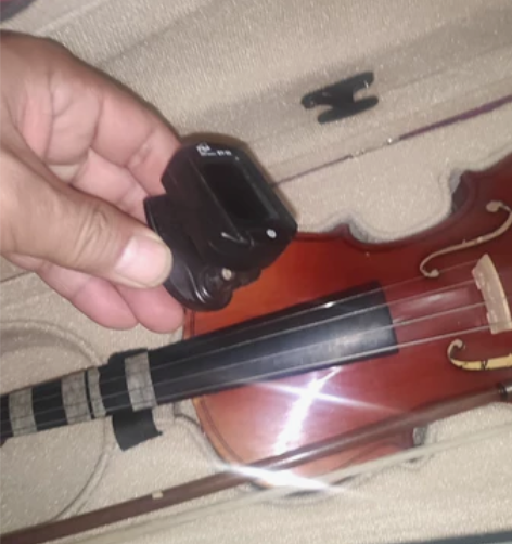 漂亮的小提琴，几千块买的，不会玩，浪费了[...