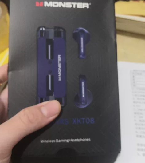 MONSTER，蓝牙耳机新买的，就打开看了...