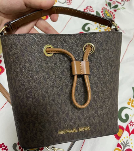 mk小号老花水桶正品使用一年有长带,手拎带...