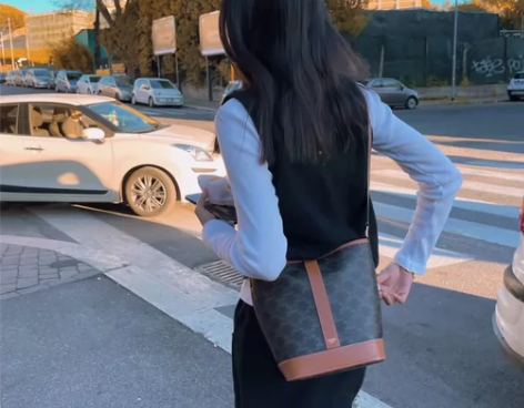 赛琳 水桶小号，最适合的尺寸上身不大也不小...