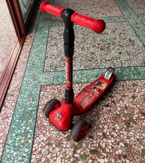 mesuca滑板车，外包装有挤压，轮子直径...