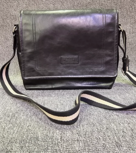 巴利 BALLY 男士单肩包休闲 包细节看...