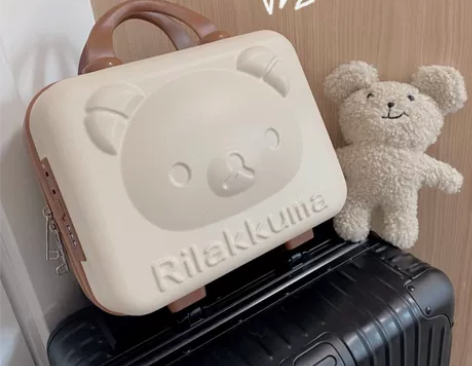 箱包店转让 亏本处理小熊化妆包手提行李箱硬...