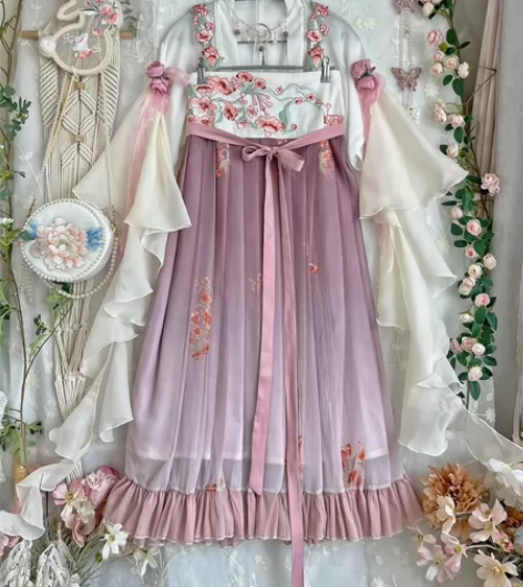 玉术汉服石榴花,全新仅试穿,有吊牌,爽快小...