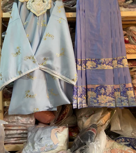 出绝版汉服三件套L码全新带吊牌，如图，所见...