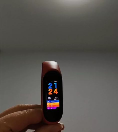 小米手环5标准版 表带换了一个，用了一年半...