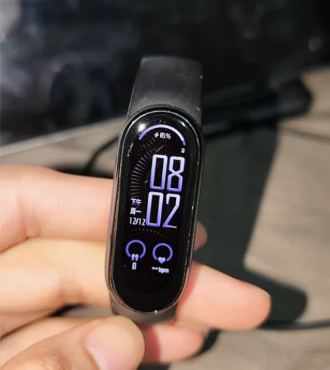 小米手环6.屏幕有划痕亮屏不影响使用 盒子...