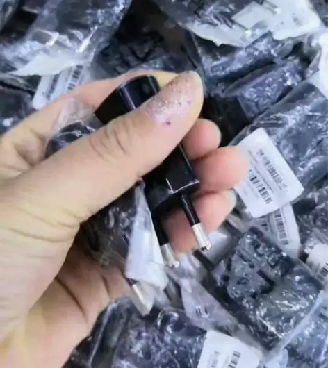 黑莓充电器原装正品圆脚欧规 充电器都有袋子...