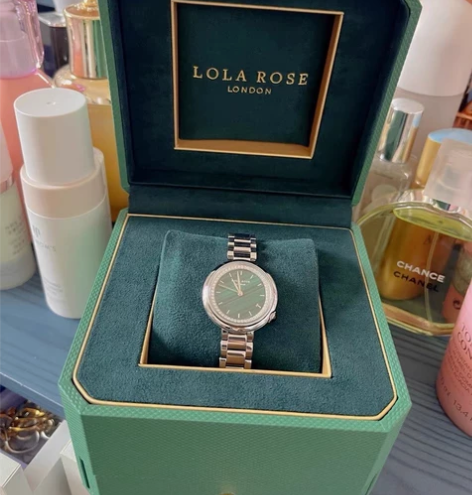 生日礼物，本人平时更喜欢带运动手表，盒子在...