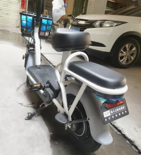 回老家了，用不着电动车，续航30公里，95...