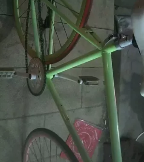 单速公路死飞脚刹车自行车9新，车很轻 骑的...