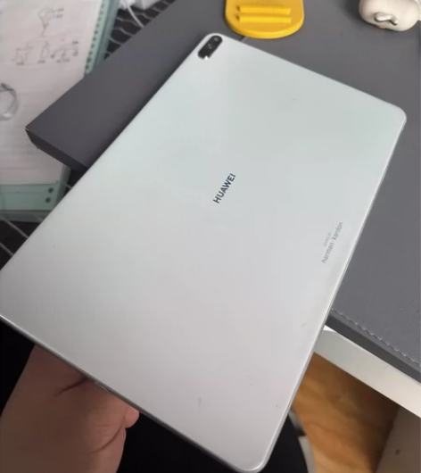 HUAWEI  mate pad 换过一次...