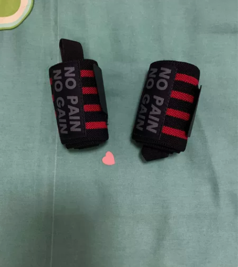 健身护腕绷带护具，全新带收纳袋 感兴趣的话...