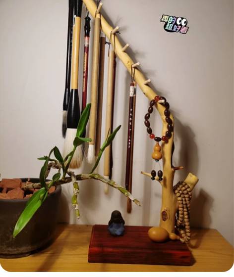 手工随形老枣木笔架,可挂手串,大笔小笔,双面挂针,有自然开裂... 手工随形老枣木笔架,可挂手串,大笔小笔,双面挂针,有自然开裂...