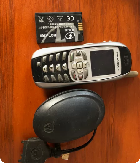 摩托罗拉i275天线部位有破损 国外定制机...