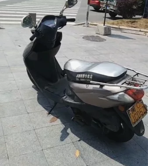 摩托车125,喜欢的看过来!有牌没证,叽叽...