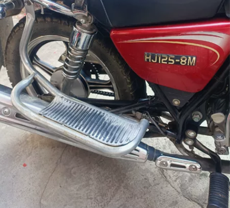 很新的豪爵太子摩托车，油箱一直有套保护，有...
