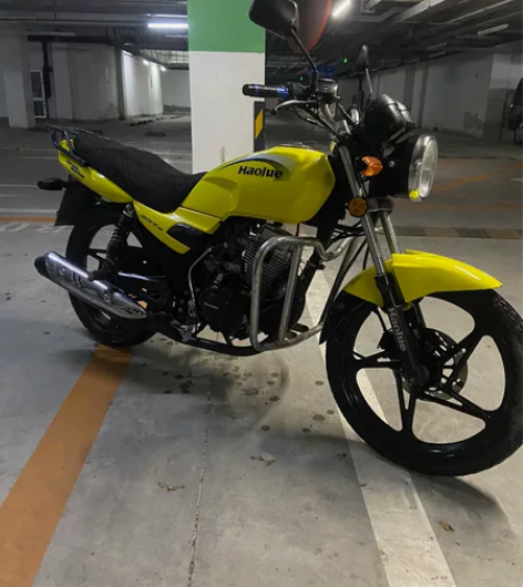 豪爵125摩托车，这种车正常保养压根骑不坏...