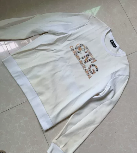 男卫衣52码,有瑕疵 感兴趣的话点“我想要...