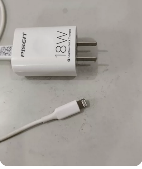 苹果手机卖了，剩下品胜18W充电器一套，有...