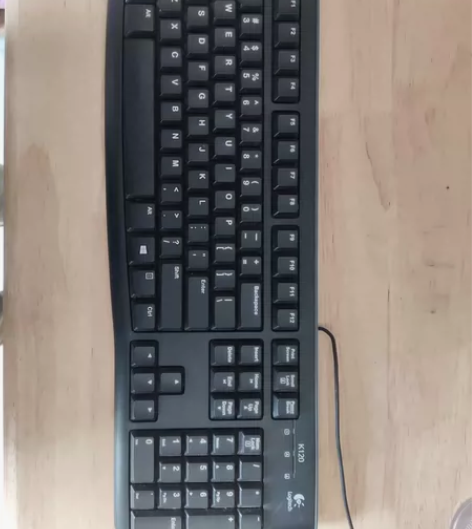 罗技键盘,成色9成新,基本没用过,有点灰尘...