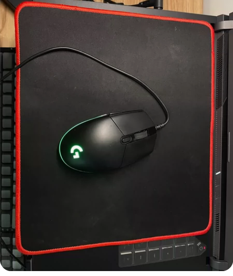 罗技g102 功能完好 表面无划痕 但是有...