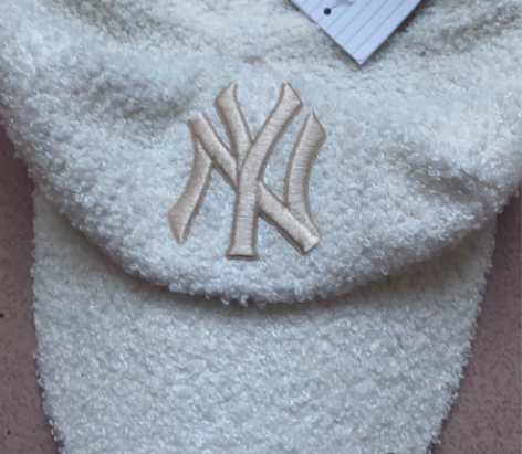 mlb  羊羔毛帽 全新未洗吊牌还在 ！！...