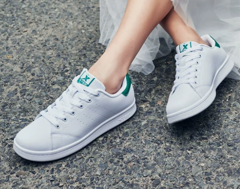 特步情侣鞋板鞋网红小白鞋休闲鞋男女运动鞋空...