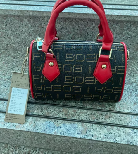 全新女包清仓出售，不退不换！ 感兴趣的话点...