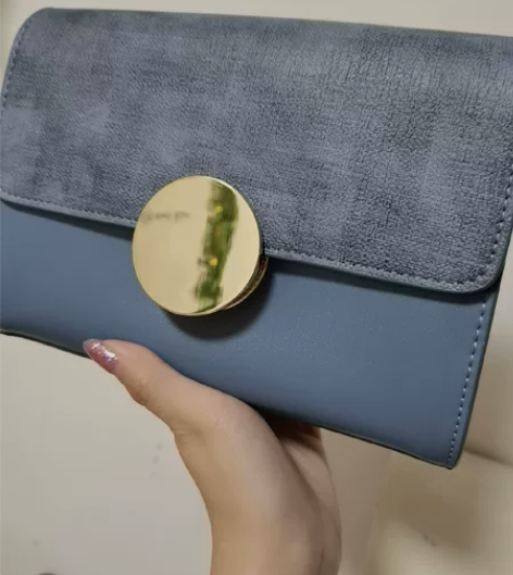 很有气质的烟蓝色包包！！！虽然没有吊卡了但...