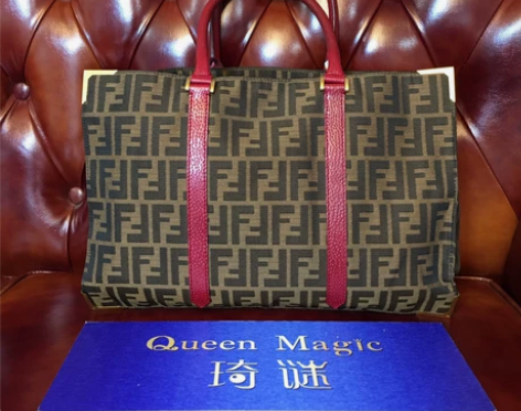 Fendi芬迪手提包  售价：4199 参...