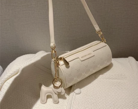 朋友送的包包,128买的,吊牌没拆,我不喜...