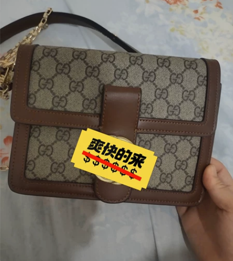 盒子包，方包，链条包！平时好少背，大概就背...