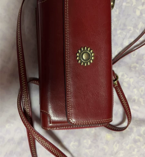 手拿斜挎包包，包边有破损，不影响使用，30...