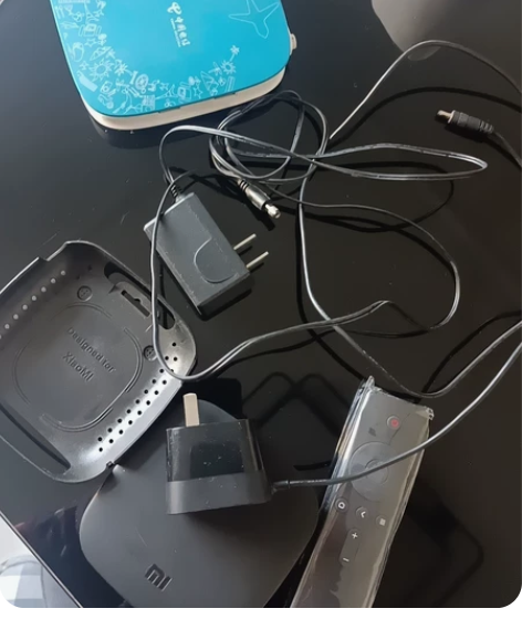 两台机顶盒已经刷机当贝 小米带挂架盒 ...