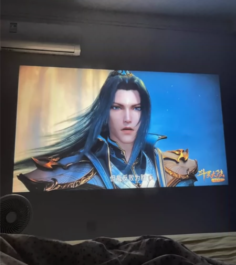 看电影享受视觉就选它坚果投影仪家用投影仪办...