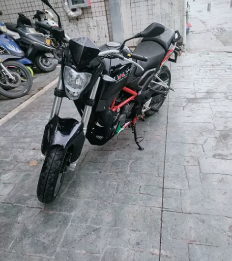 出贝纳利BJ250一辆,17年1月上牌,跑...