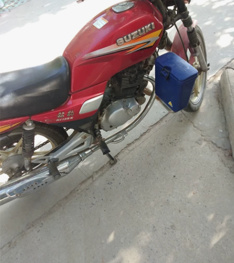 在用铃木钻豹摩托车出售，有需要的朋友可以联...