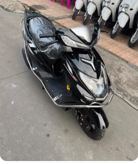 一款125c讯鹰踏板摩托车全新,一款羽钻摩...