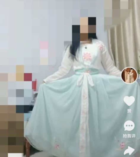 绿色齐腰三件套，绣花！裙子面料挺好的，很柔...