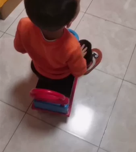 托马斯声光音乐滑行车 儿童扭扭车 自带音乐...