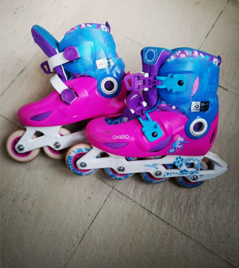 迪卡侬买的溜冰鞋，外加护膝，护肘，护手，7...