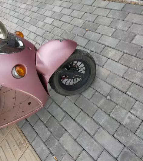 自己的家用电车，可以跑30公里路冲一次电，...