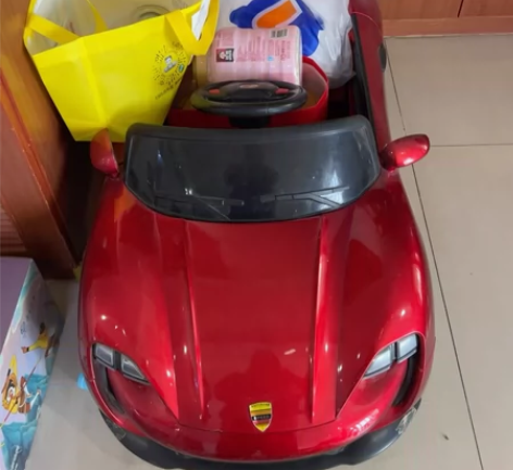 充电电动车，可自驾，也可家长遥控控制。充电...