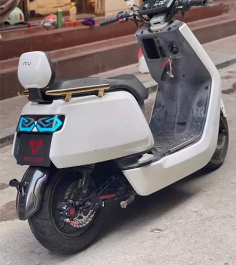 N1S动力版小牛 可 APP过户 两把钥匙...