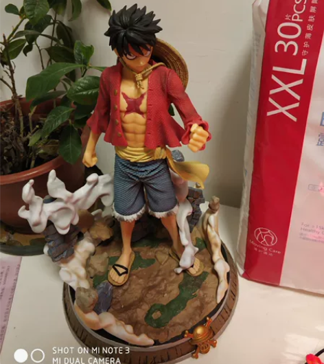 海贼王路飞手办，万代的，比较锋利家里有小孩...