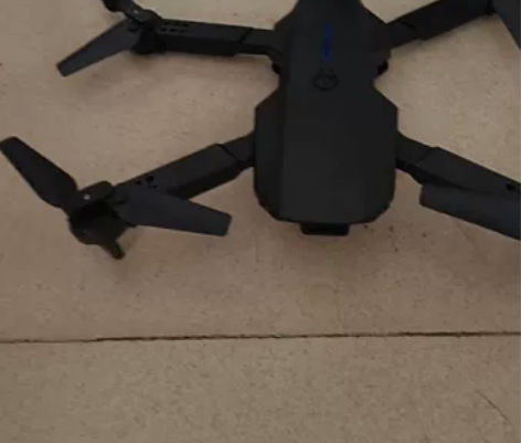 闲置无人机，全新，带说明书，两块电池。购入...